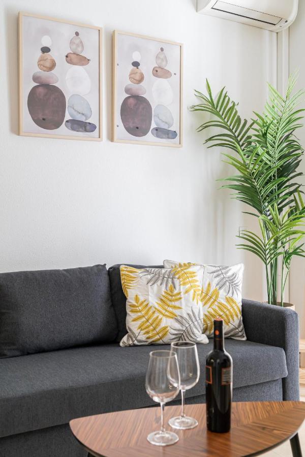 For You Rentals Elegante Y Bonito Apartamento Temporal En El Corazon De Madrid Inf1C Luaran gambar